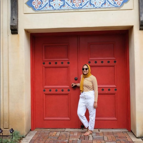 Meet your Posher, Ayesha - Picture 1 of 1